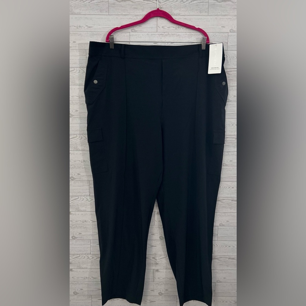 Athleta Women’s Vienna Black Cargo Pants Versatile Design Size 24 New